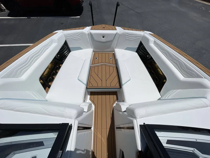 Slide: The Image of Nautique G23 2025 - 37