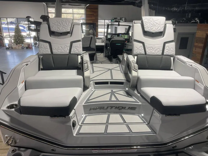 Slide: The Image of Nautique Super Air Nautique G25 Paragon 2026 - 4