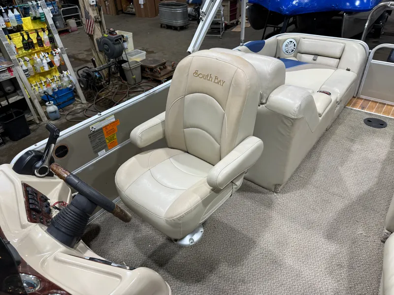 Slide: The Image of South Bay 722 Rear Lounge Pontoon & Yamaha 90HP 4-Stroke EFI 2011 - 11