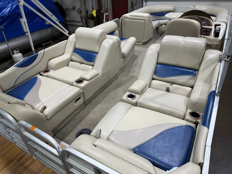 Slide: The Image of South Bay 722 Rear Lounge Pontoon & Yamaha 90HP 4-Stroke EFI 2011 - 20