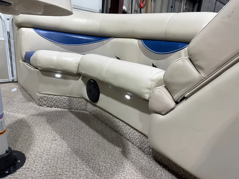 Slide: The Image of South Bay 722 Rear Lounge Pontoon & Yamaha 90HP 4-Stroke EFI 2011 - 26
