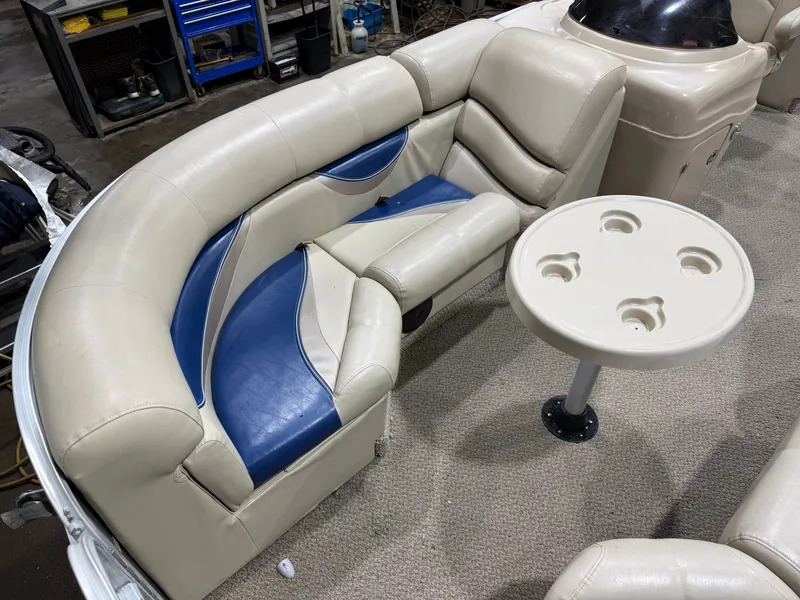 Slide: The Image of South Bay 722 Rear Lounge Pontoon & Yamaha 90HP 4-Stroke EFI 2011 - 7