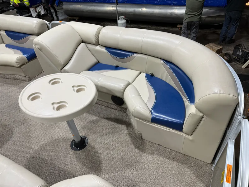 Slide: The Image of South Bay 722 Rear Lounge Pontoon & Yamaha 90HP 4-Stroke EFI 2011 - 8