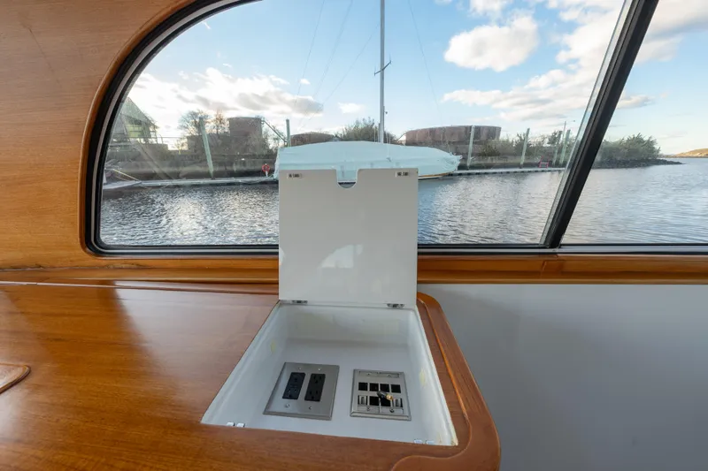 Slide: The Image of workstation connection box - 12