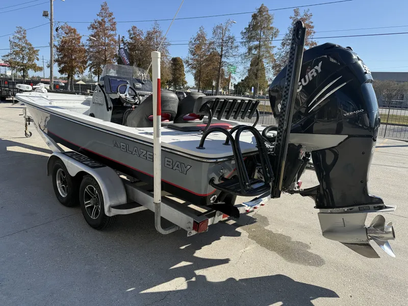 Slide: The Image of Blazer Bay 2420 GTS 2018 - 10