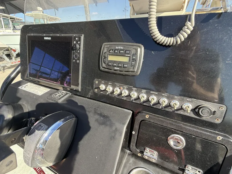 Slide: The Image of Blazer Bay 2420 GTS 2018 - 7