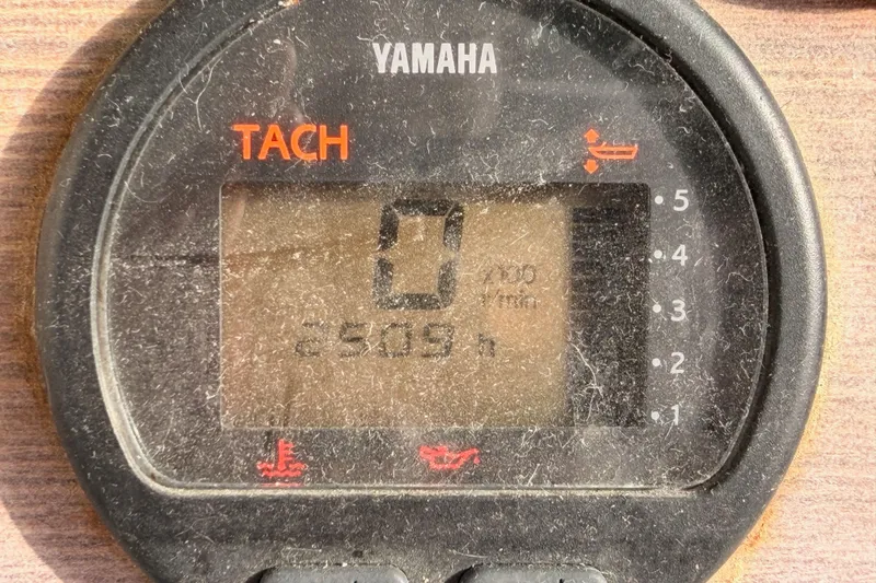 Slide: The Image of Yamaha tachometer displaying 2509 hours on a 1993 Grady-White Marlin 300 boat. - 26