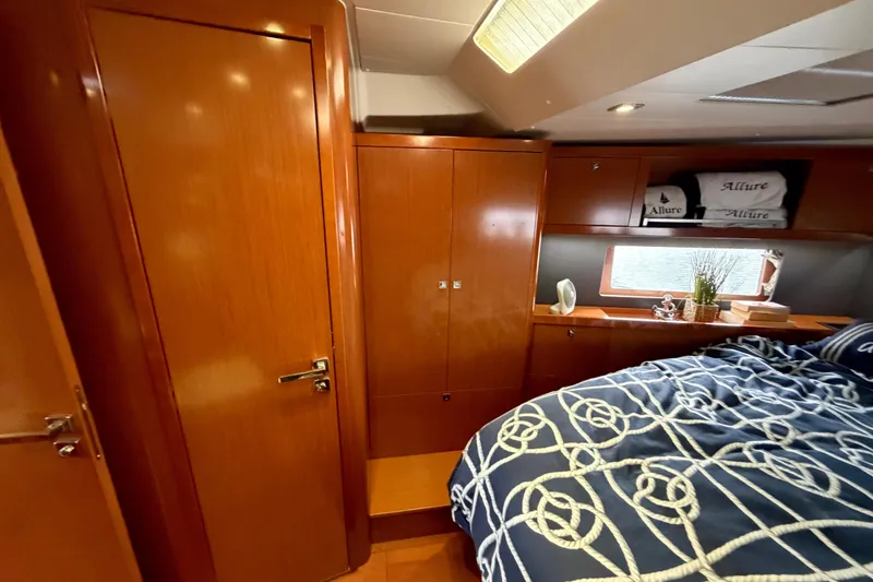 Slide: The Image of Forward Master Berth/Suite - Storage. - 25