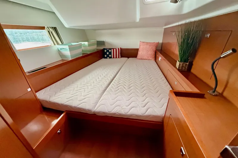 Slide: The Image of Cabin/Berth - Starboard Aft - 34
