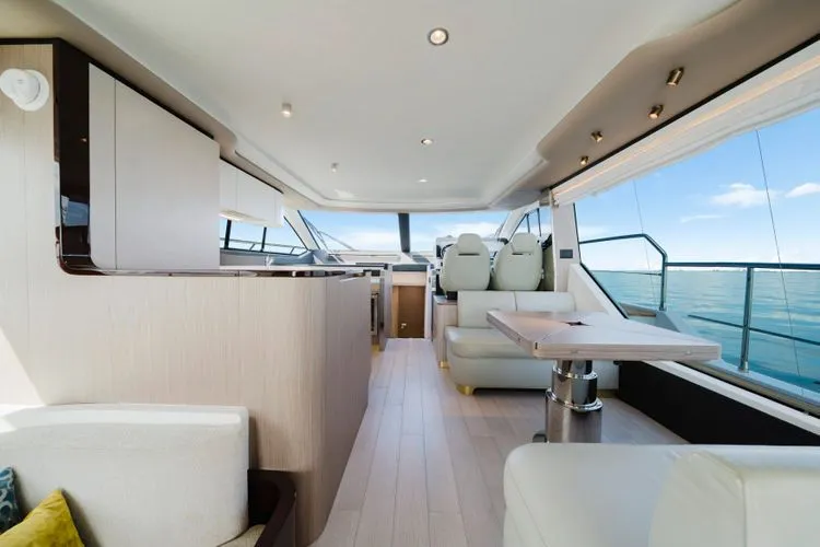 Slide: The Image of 2023 Azimut 60 Fly - Image 13 - 13