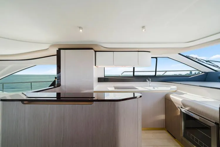 Slide: The Image of 2023 Azimut 60 Fly - Image 16 - 16