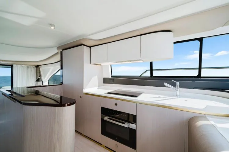 Slide: The Image of 2023 Azimut 60 Fly - Image 18 - 18