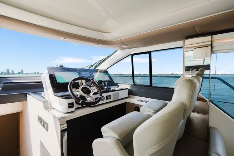 Slide: The Image of 2023 Azimut 60 Fly - Image 19 - 19