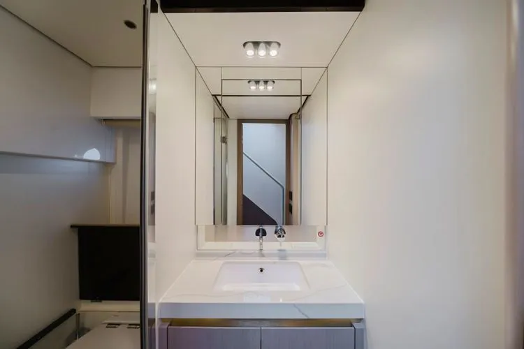 Slide: The Image of 2023 Azimut 60 Fly - Image 24 - 24