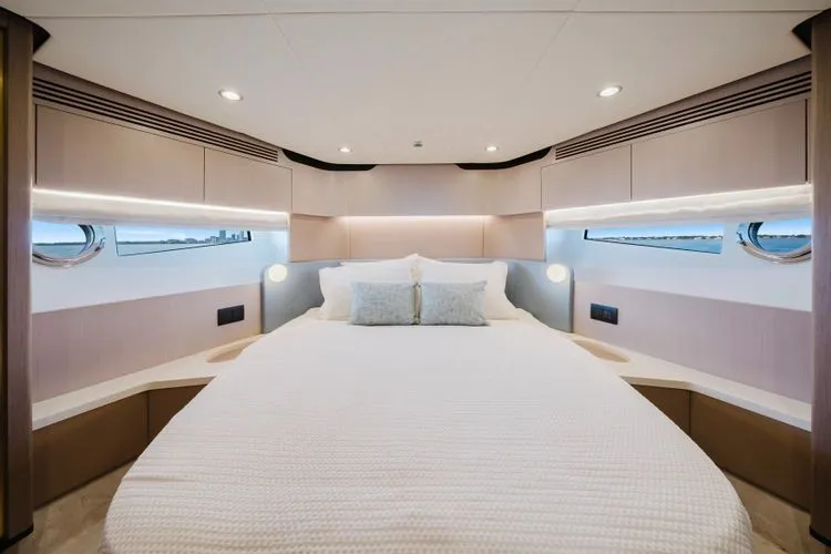 Slide: The Image of 2023 Azimut 60 Fly - Image 27 - 27