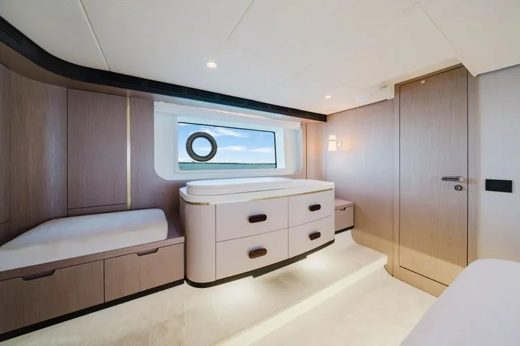 Slide: The Image of 2023 Azimut 60 Fly - Image 34 - 34