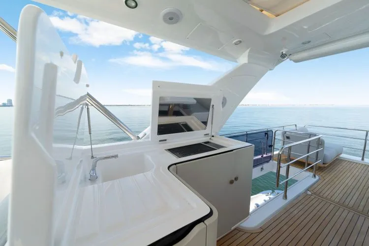 Slide: The Image of 2023 Azimut 60 Fly - Image 41 - 41