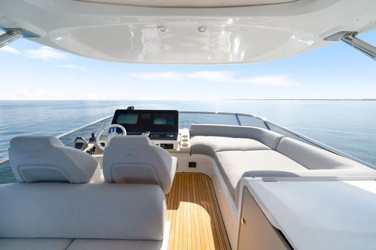 Slide: The Image of 2023 Azimut 60 Fly - Image 44 - 44