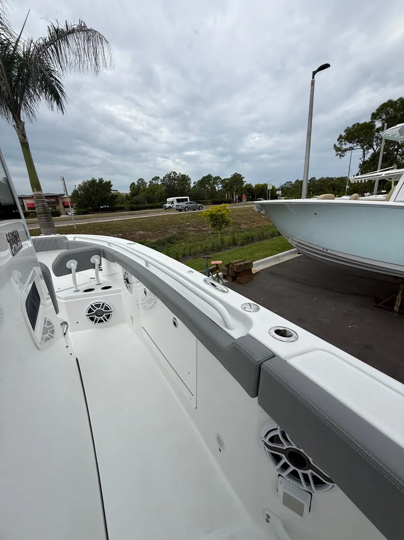 Slide: The Image of Everglades 285 Center Console 2025 - 11