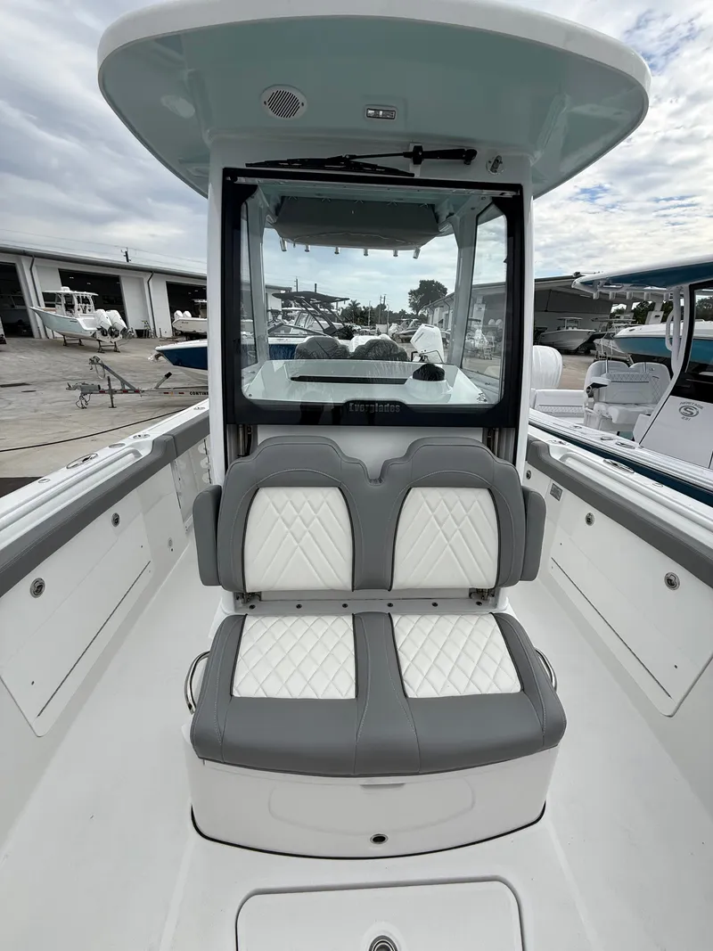 Slide: The Image of Everglades 285 Center Console 2025 - 13