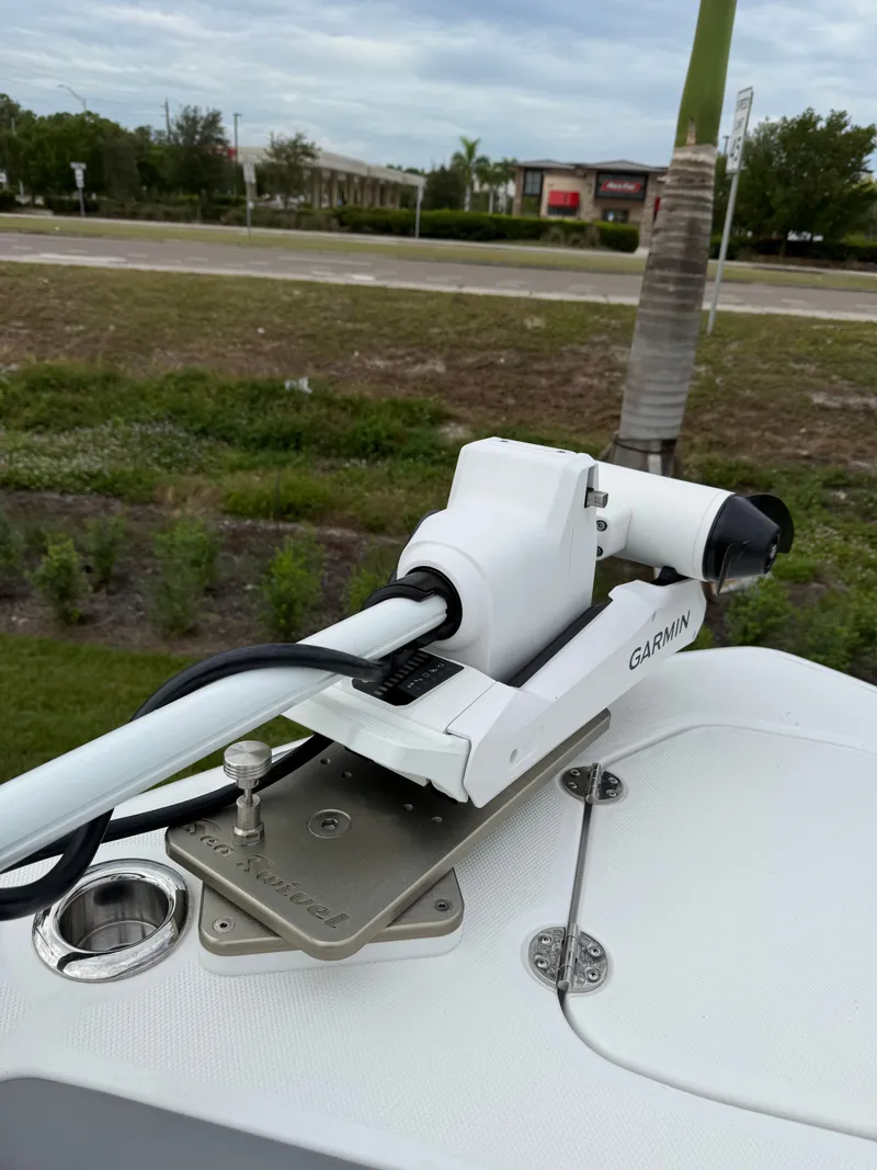 Slide: The Image of Everglades 285 Center Console 2025 - 15