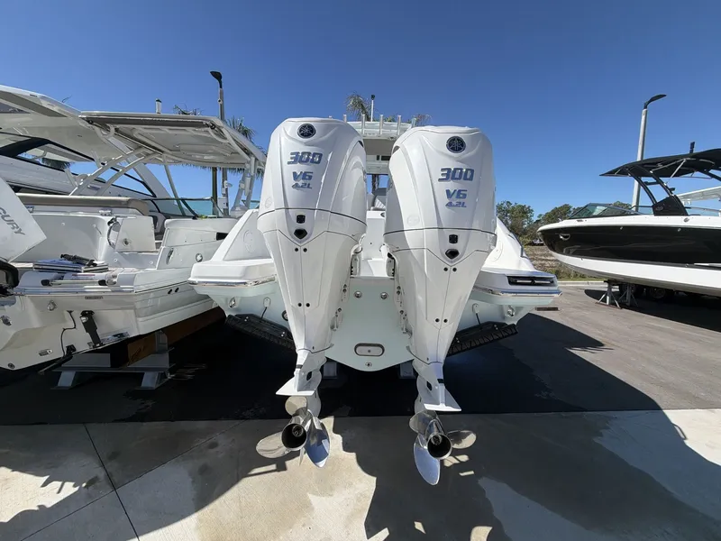 Slide: The Image of Everglades 285 Center Console 2025 - 17