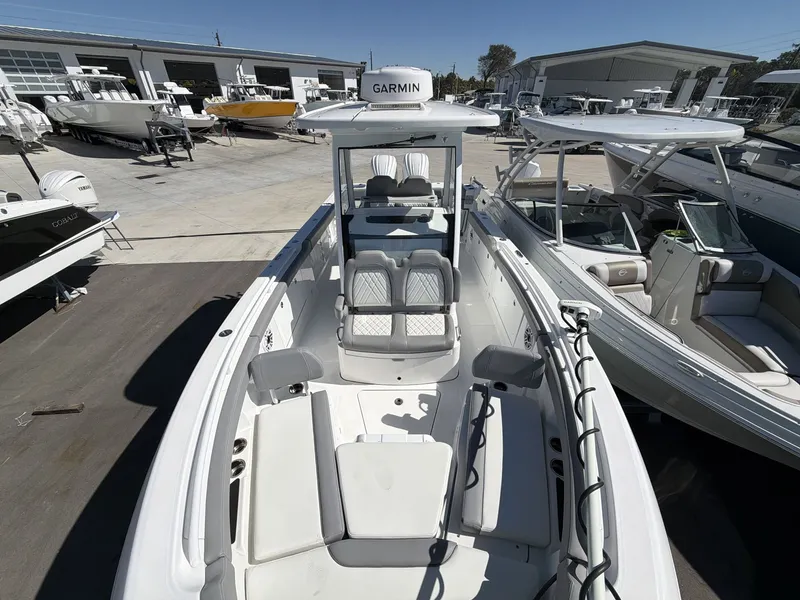 Slide: The Image of Everglades 285 Center Console 2025 - 18