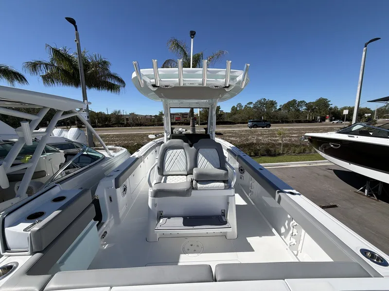 Slide: The Image of Everglades 285 Center Console 2025 - 19