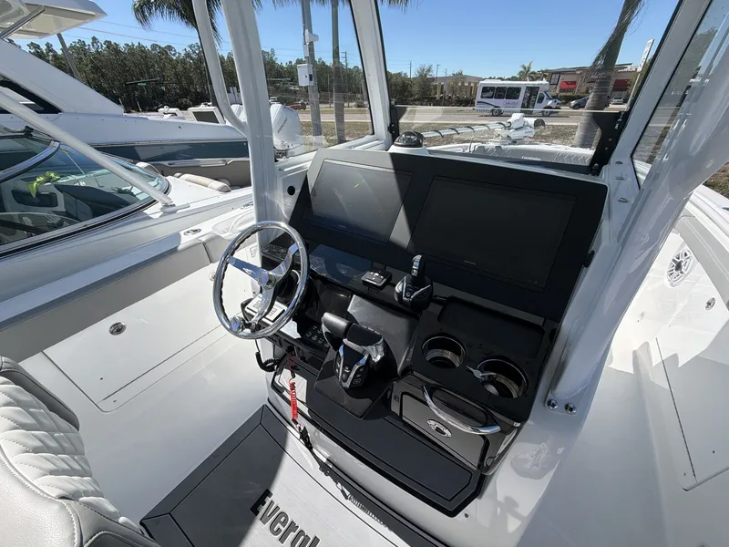 Slide: The Image of Everglades 285 Center Console 2025 - 20