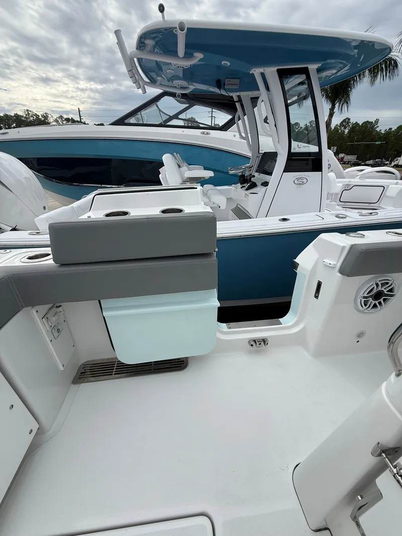 Slide: The Image of Everglades 285 Center Console 2025 - 3