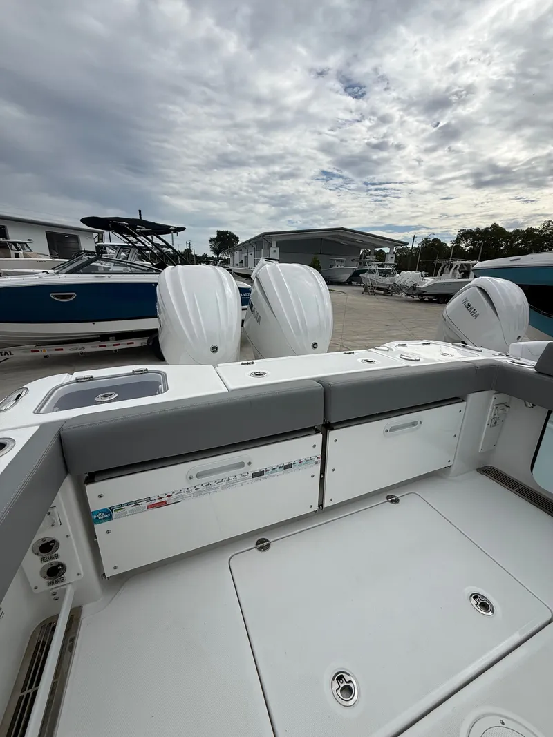 Slide: The Image of Everglades 285 Center Console 2025 - 4