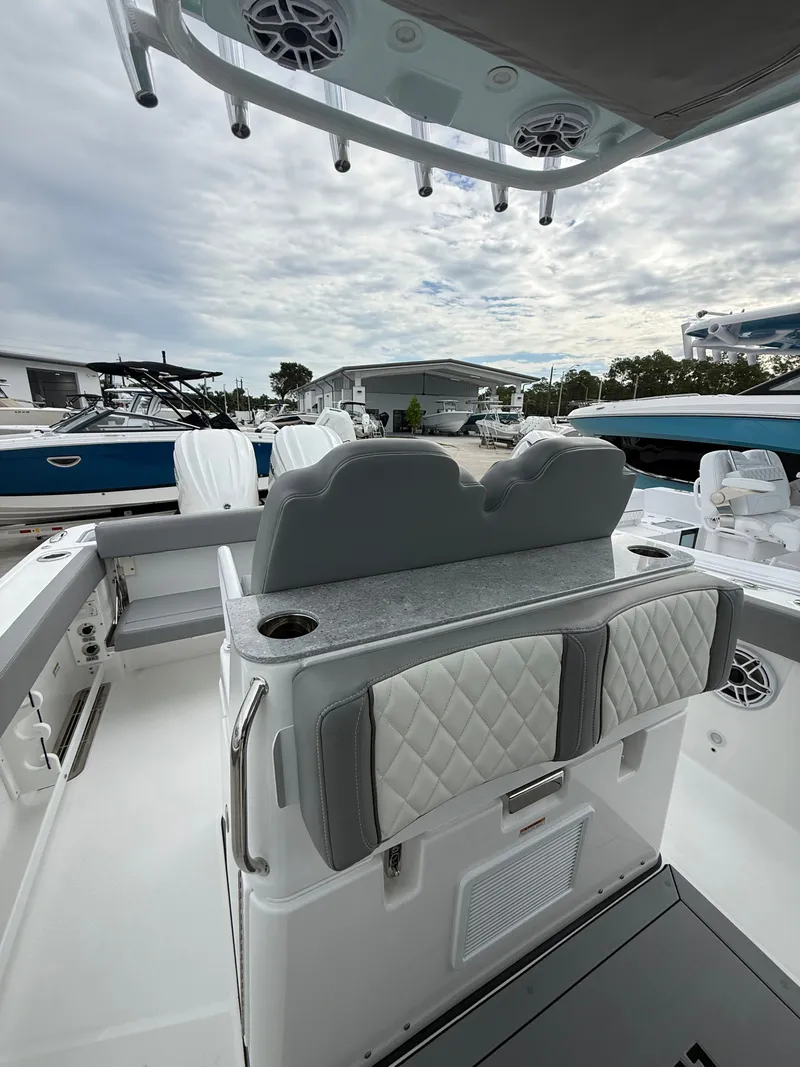 Slide: The Image of Everglades 285 Center Console 2025 - 8