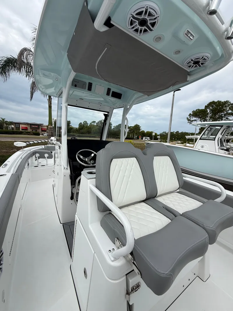 Slide: The Image of Everglades 285 Center Console 2025 - 9