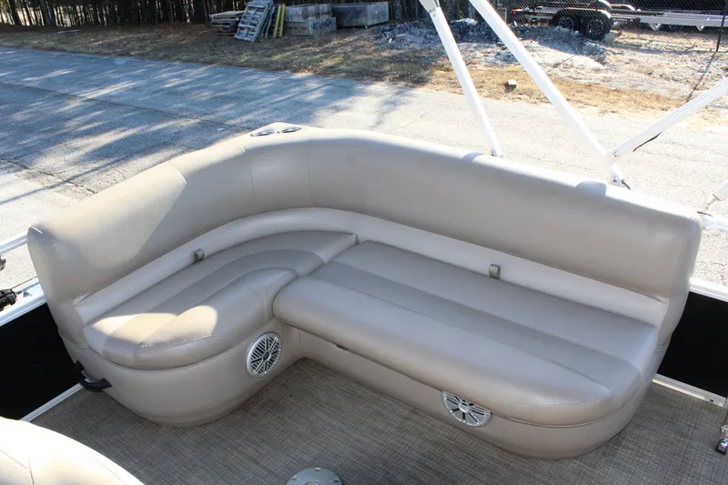 Slide: The Image of Ranger Reata 180 C 2021 - 11