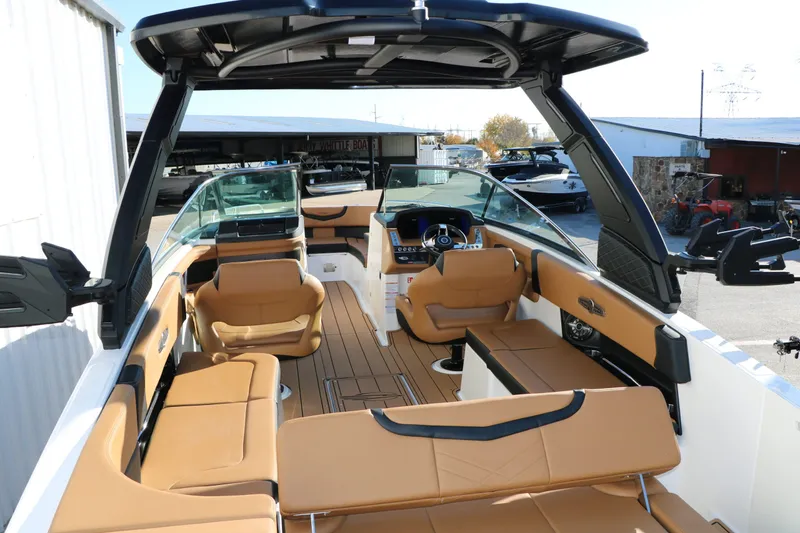 Slide: The Image of Chaparral 30 Surf 2026 - 18