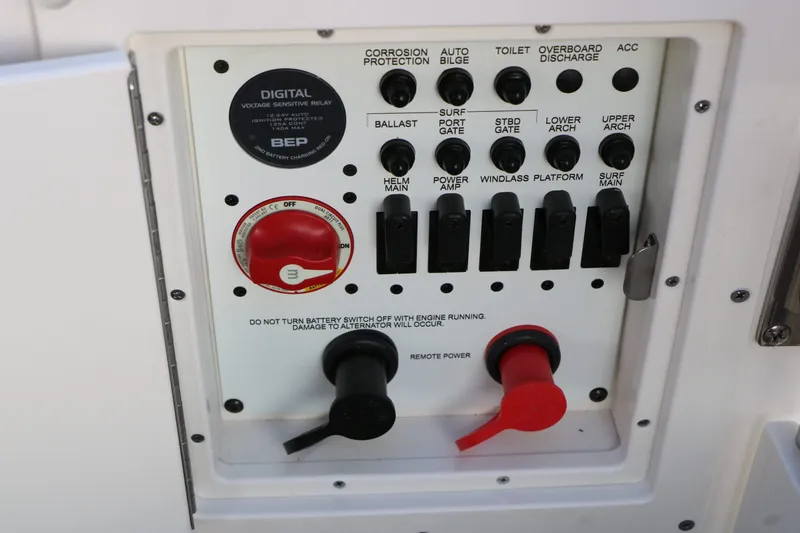 Slide: The Image of Chaparral 30 Surf 2026 - 42