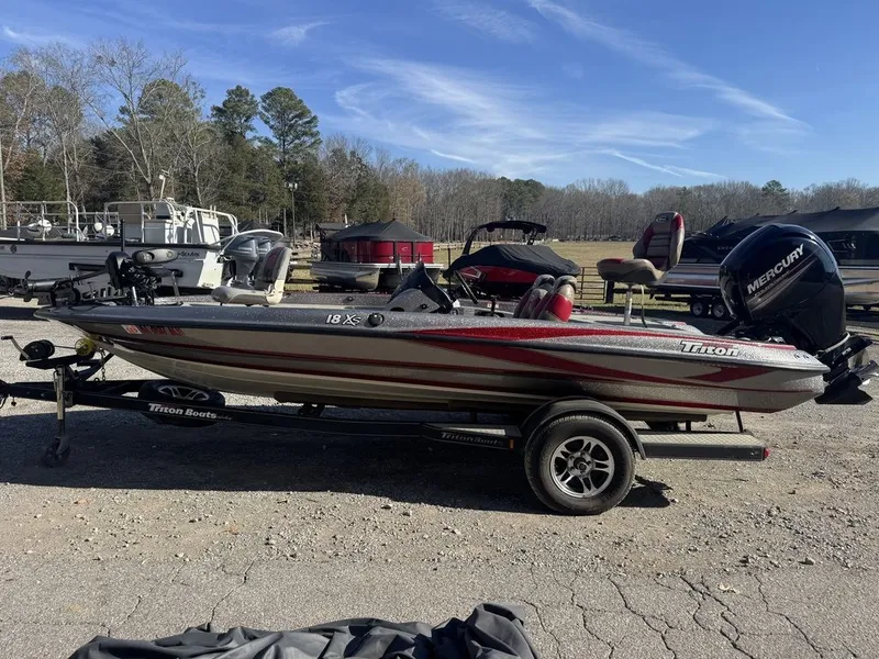 Slide: The Image of Triton 18XS 2014 - 4