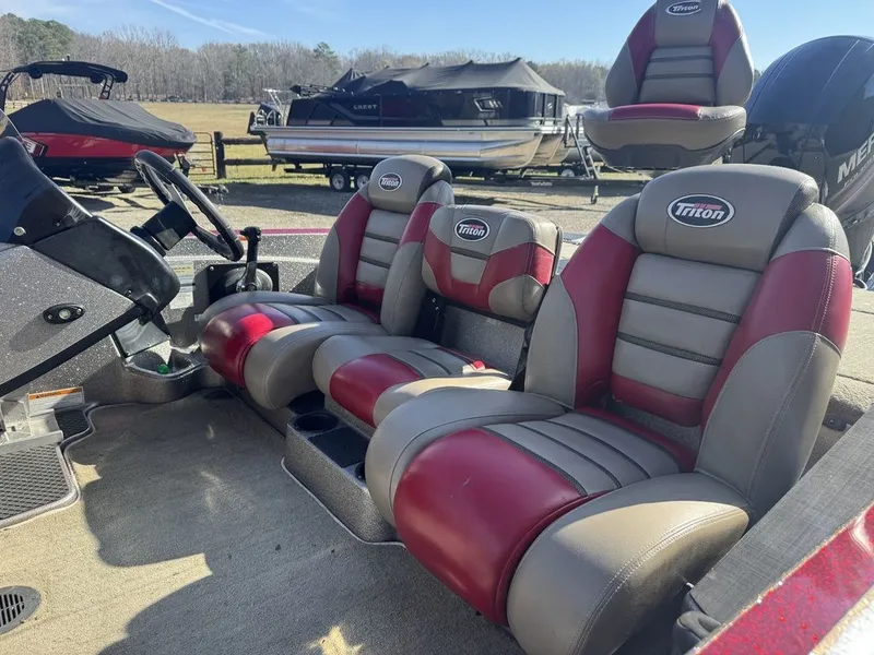 Slide: The Image of Triton 18XS 2014 - 6