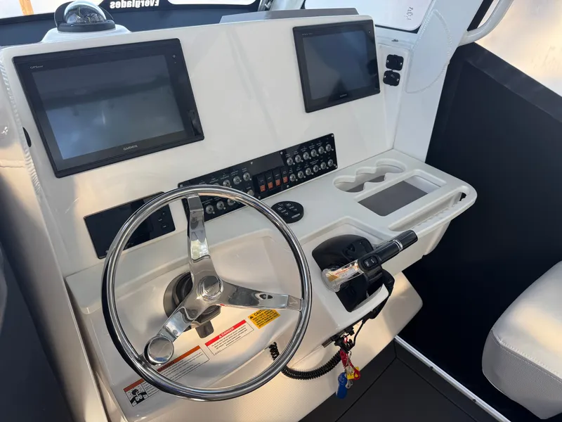 Slide: The Image of Everglades 295 Center Console 2019 - 12