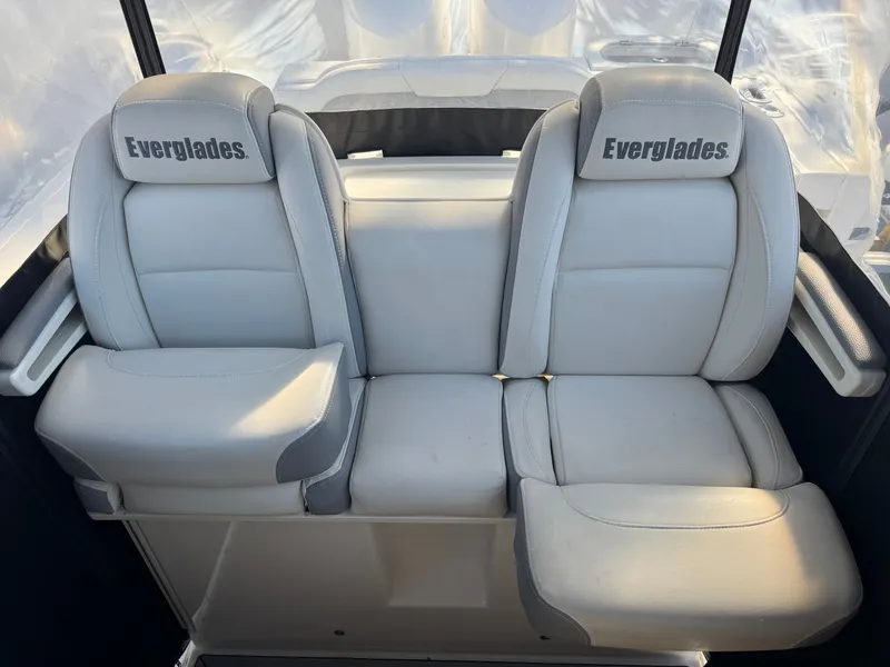 Slide: The Image of Everglades 295 Center Console 2019 - 14