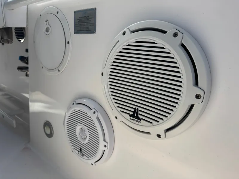 Slide: The Image of Everglades 295 Center Console 2019 - 17