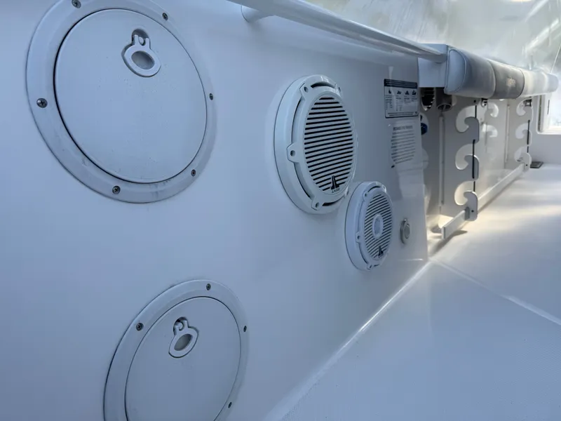 Slide: The Image of Everglades 295 Center Console 2019 - 18