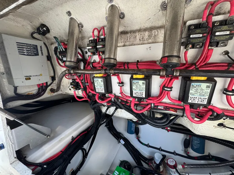 Slide: The Image of Everglades 295 Center Console 2019 - 32