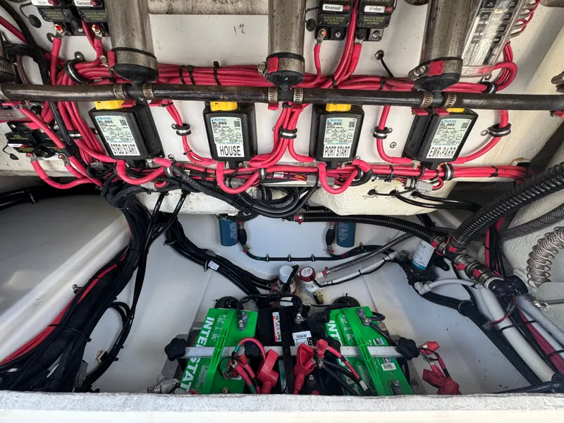 Slide: The Image of Everglades 295 Center Console 2019 - 33