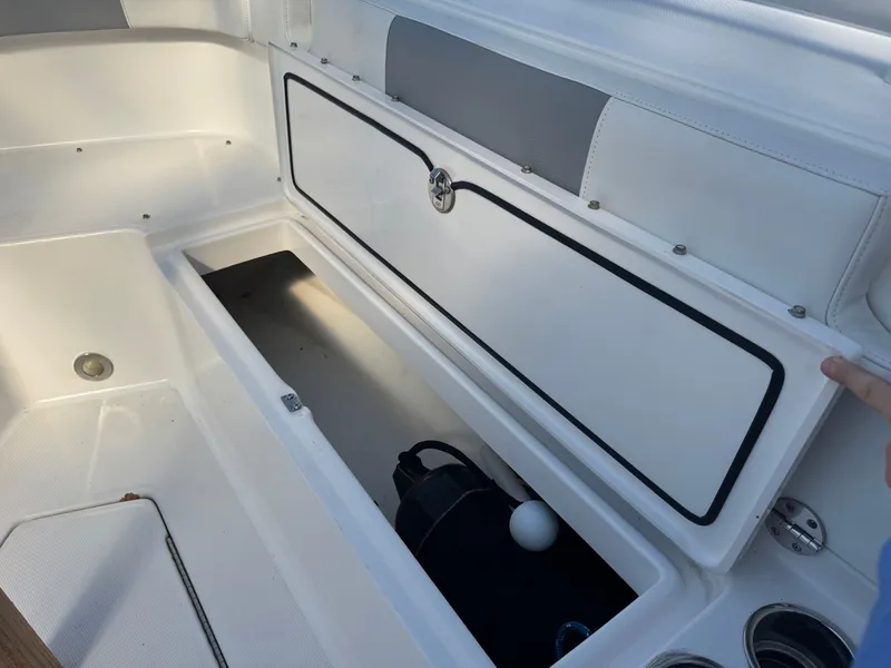 Slide: The Image of Everglades 295 Center Console 2019 - 9