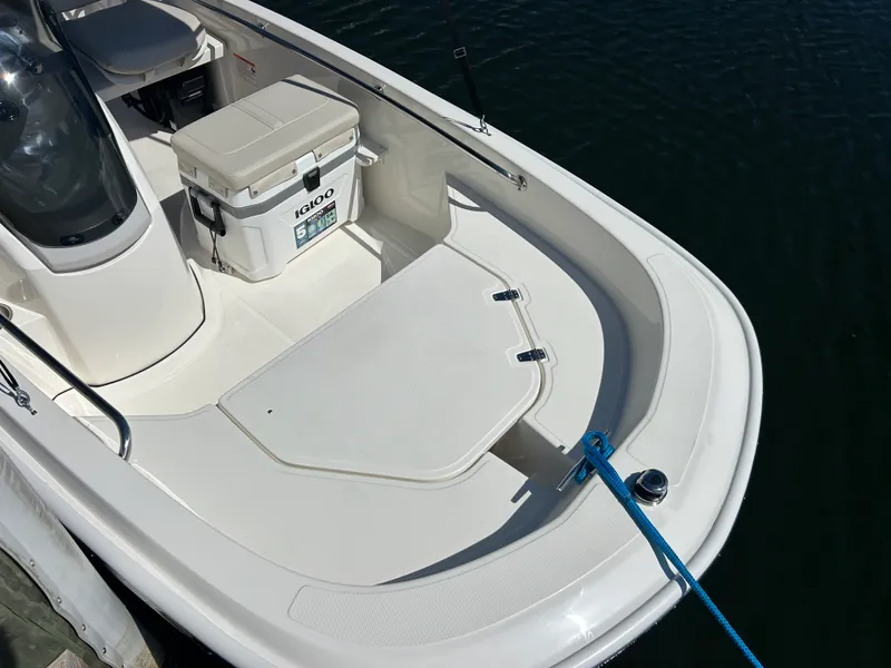 Slide: The Image of Boston Whaler 130 Super Sport 2027 - 11