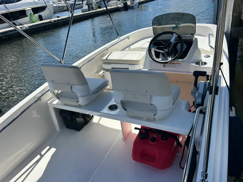 Slide: The Image of Boston Whaler 130 Super Sport 2027 - 9