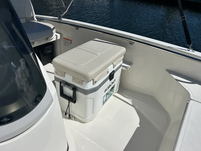 Slide: The Image of Boston Whaler 130 Super Sport 2027 - 12