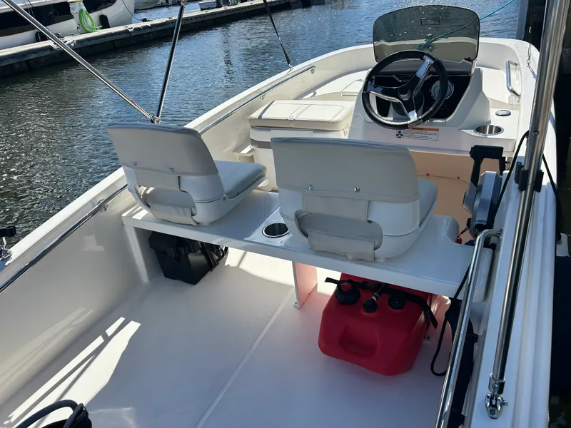 Slide: The Image of Boston Whaler 130 Super Sport 2027 - 10