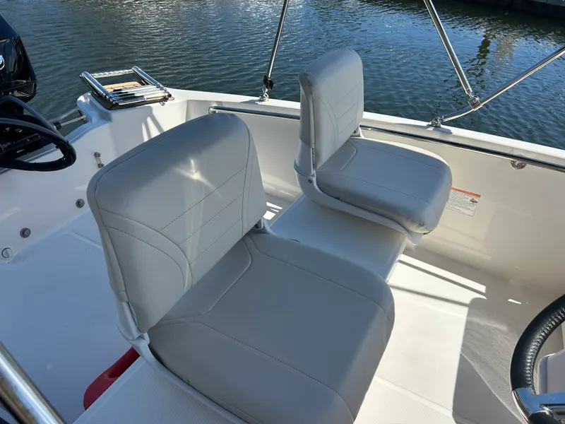 Slide: The Image of Boston Whaler 130 Super Sport 2027 - 8